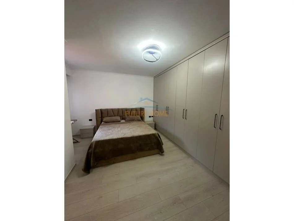 Tirane, jepet me qera apartament 2+1 Kati 3, 116 m² 850 € (BRRYL)