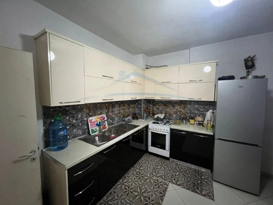 Tirane, shitet apartament 2+1 Kati 2, 105 m² 120.000 € (UNAZA E RE)
