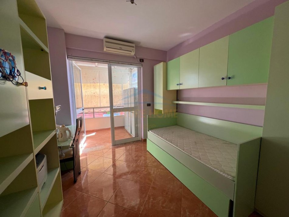 Tirane, jepet me qera apartament 3+1 Kati 6, 105 m² 630 € 