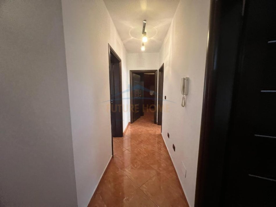 Tirane, jepet me qera apartament 3+1 Kati 6, 105 m² 630 € 
