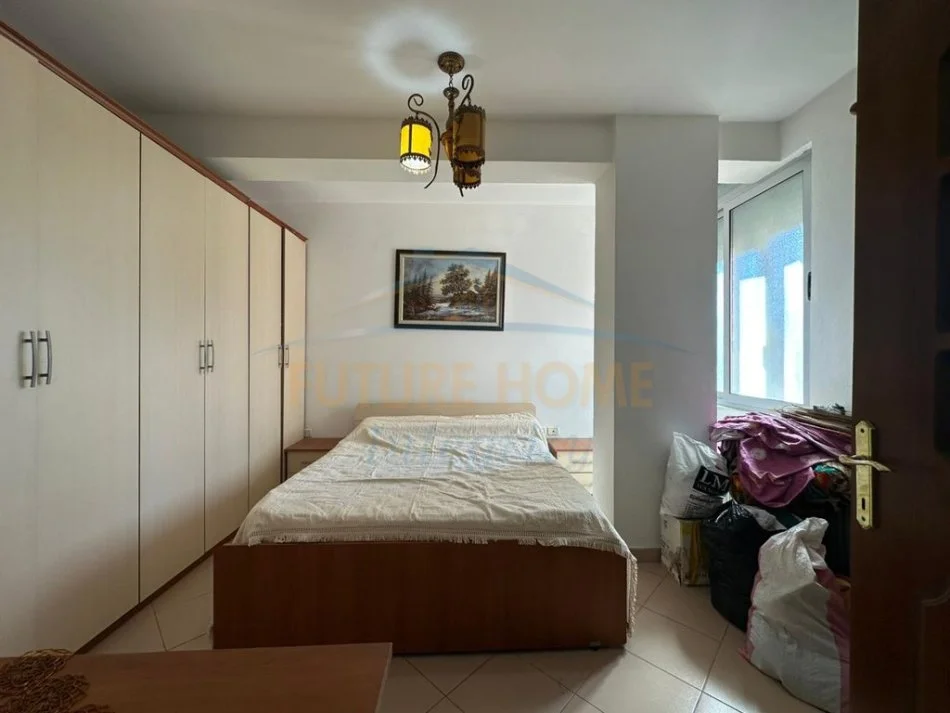 SHITET APARTAMENT 2+1 , SHKOLLA E KUQE, PAZARI I RI