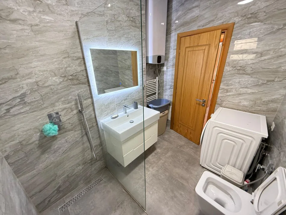 Tirane, jepet me qera apartament 2+1 Kati 7, 110 m² 600 € (Bulevardi bajram curri)
