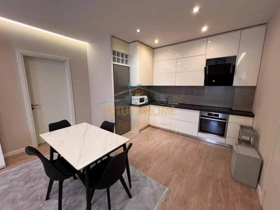 Tirane, jepet me qera apartament 3+1 Kati 7, 120 m² 1.000 € (RRUGA PANORAMA)