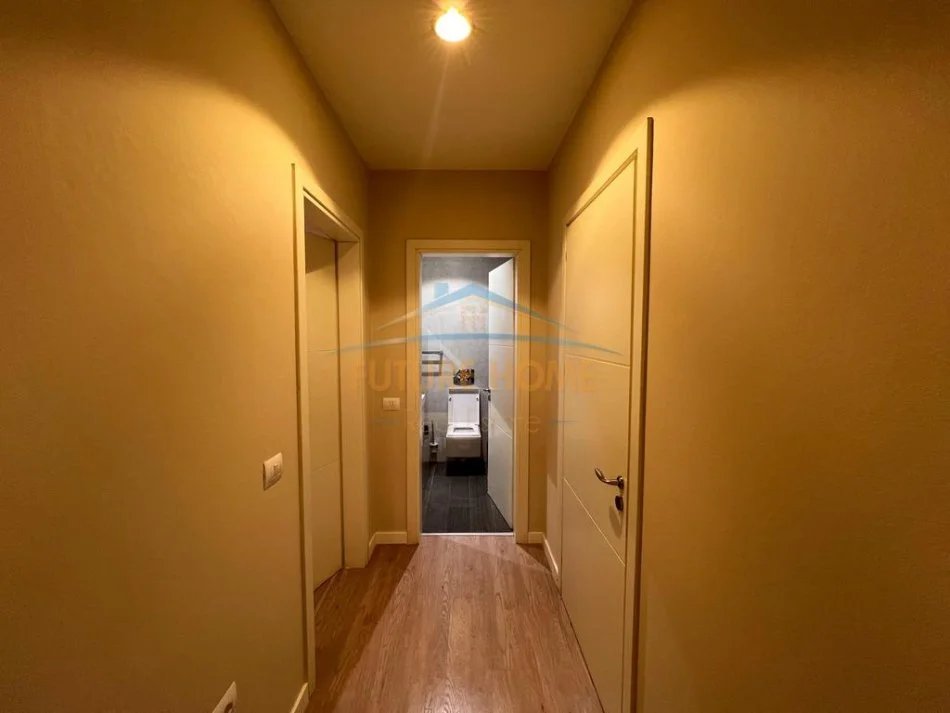 Tirane, jepet me qera apartament 3+1 Kati 7, 120 m² 1.000 € (RRUGA PANORAMA)