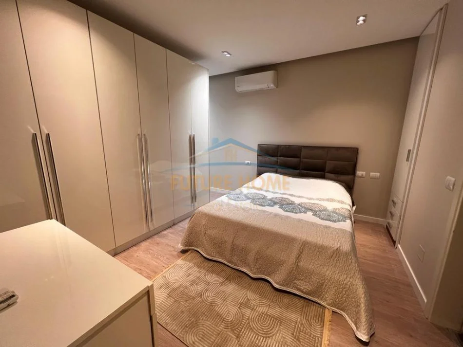 Tirane, jepet me qera apartament 3+1 Kati 7, 120 m² 1.000 € (RRUGA PANORAMA)