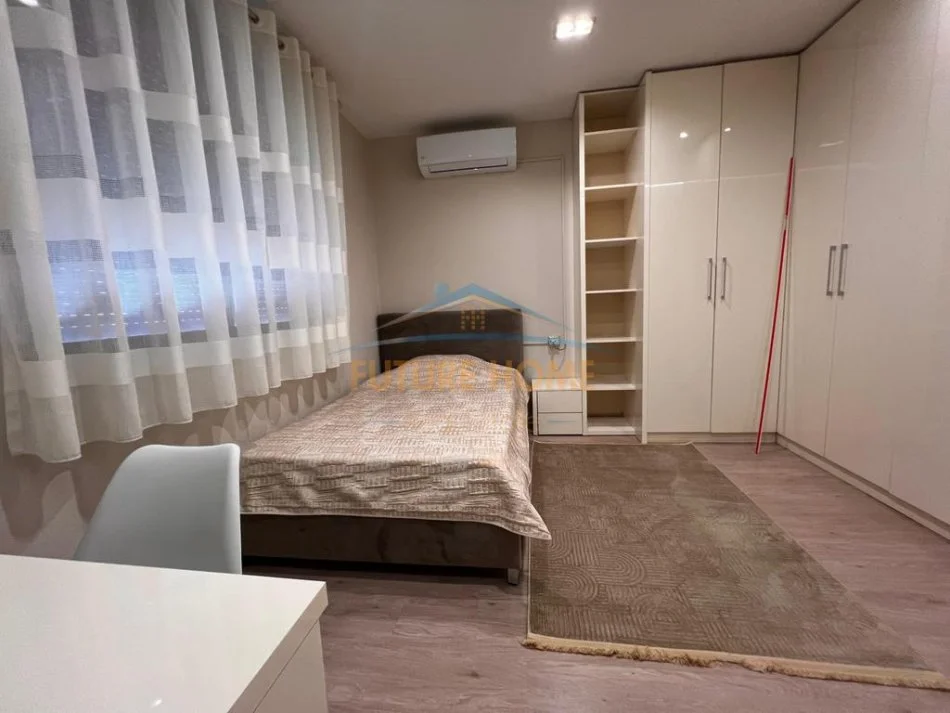 Tirane, jepet me qera apartament 3+1 Kati 7, 116 m² 1.000 € (RRUGA PANORAMA)