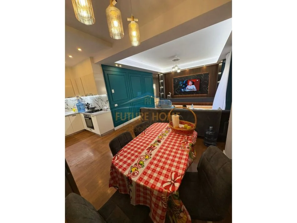 Tirane, shes apartament 2+1 Kati 1, 99 m² 185.000 € (yzberisht)