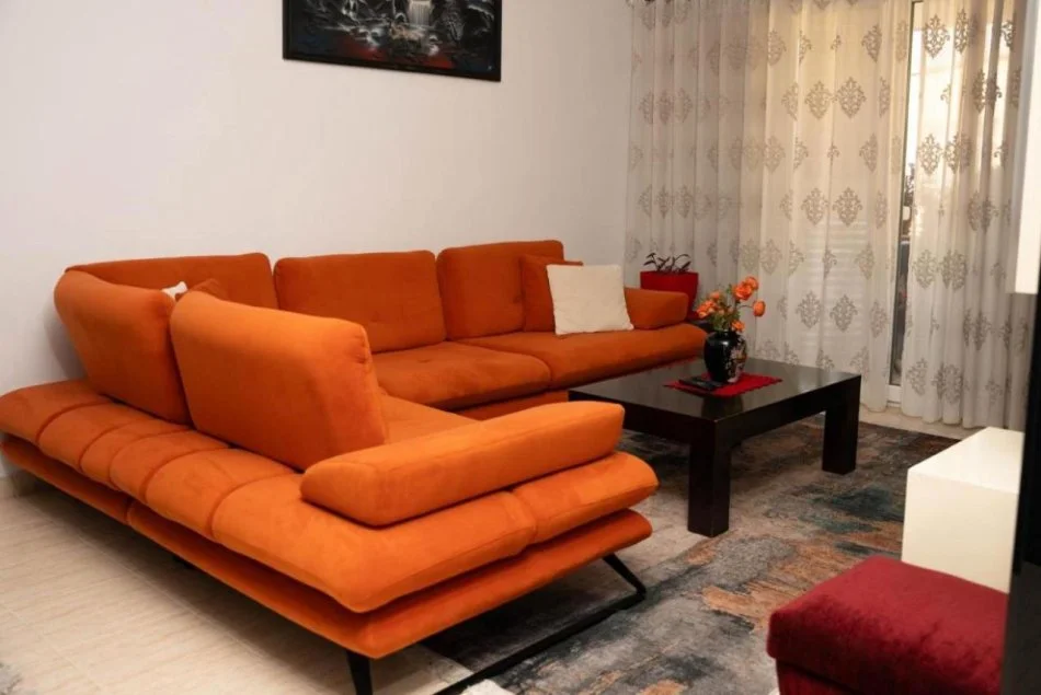Tirane, jepet me qera apartament 3+1+Aneks Kati 7, 115 m² 700 € (Komuna e Parisit)