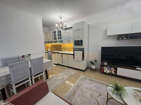 Tirane, shitet apartament 1+1 Kati 8, 58 m² 105.000 € (UNAZA RE)