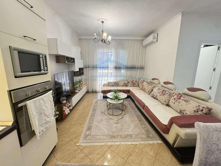 Tirane, shitet apartament 1+1 Kati 8, 58 m² 105.000 € (UNAZA RE)