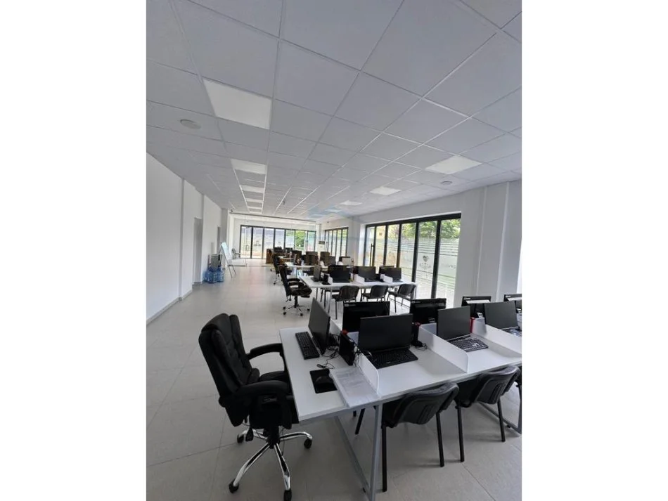 Tirane, jepet me qera zyre Kati 0, 122 m² 2.000 € (REZIDENCA FUTURE HOME TEODOR KEKO)