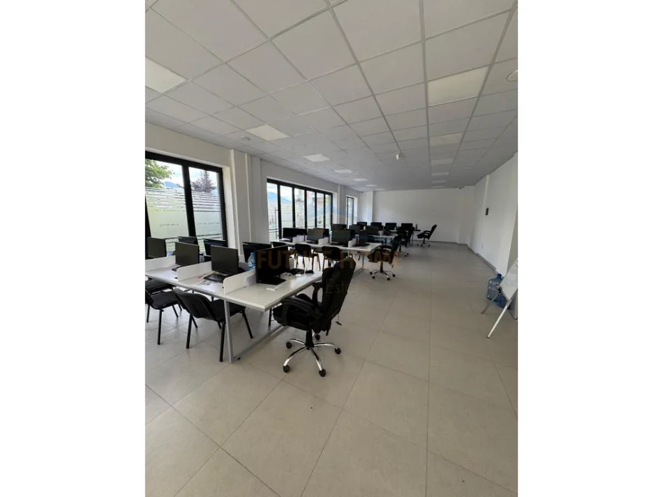 Tirane, jepet me qera ambjent biznesi Kati 0, 122 m² 2.000 € (Teodor Keko)