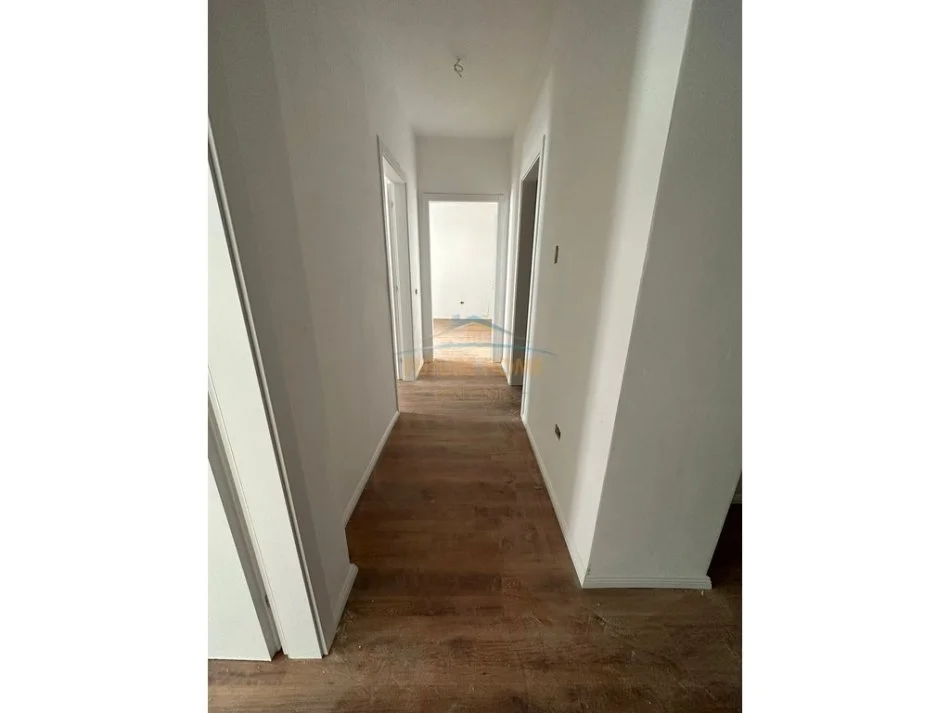 Tirane, shitet apartament 2+1+Ballkon Kati 3, 100 m² 110.000 € (Univers City)
