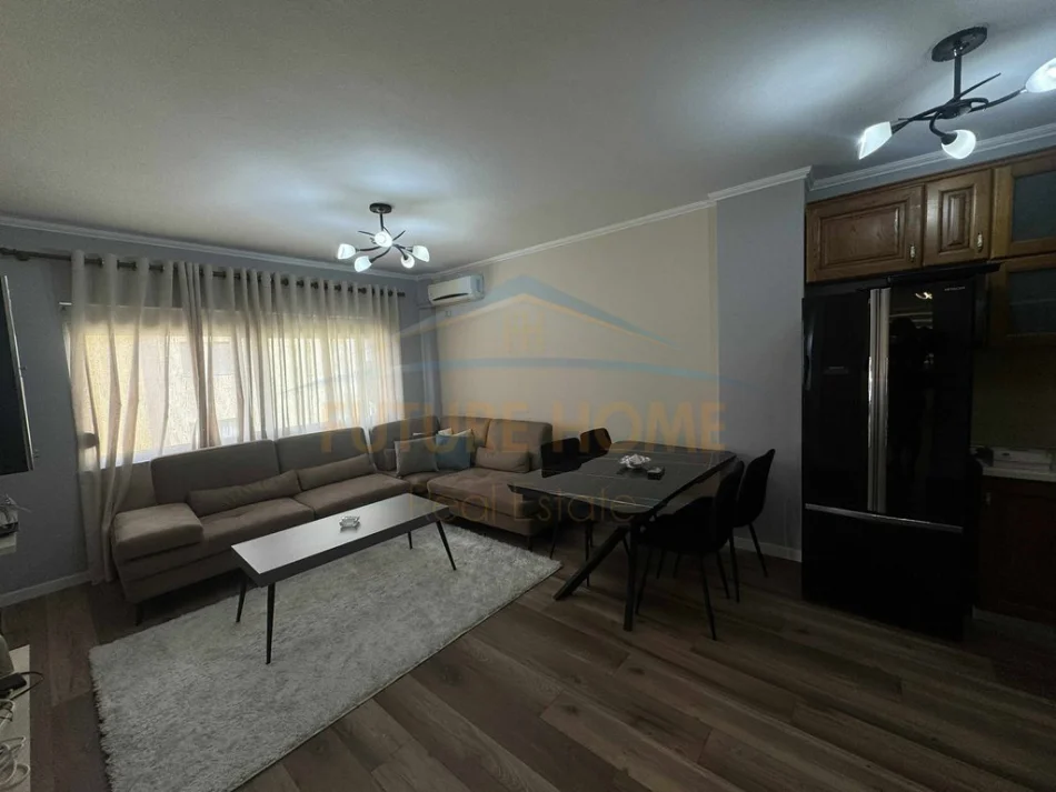 Tirane, jap me qera apartament 2+1 Kati 4, 94 m² 650 € (Rruga e Dibres)