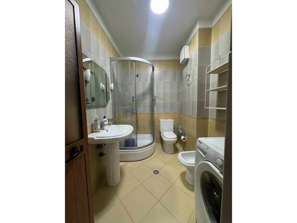 Tirane, jap me qera apartament 2+1 Kati 4, 94 m² 650 € (Rruga e Dibres)