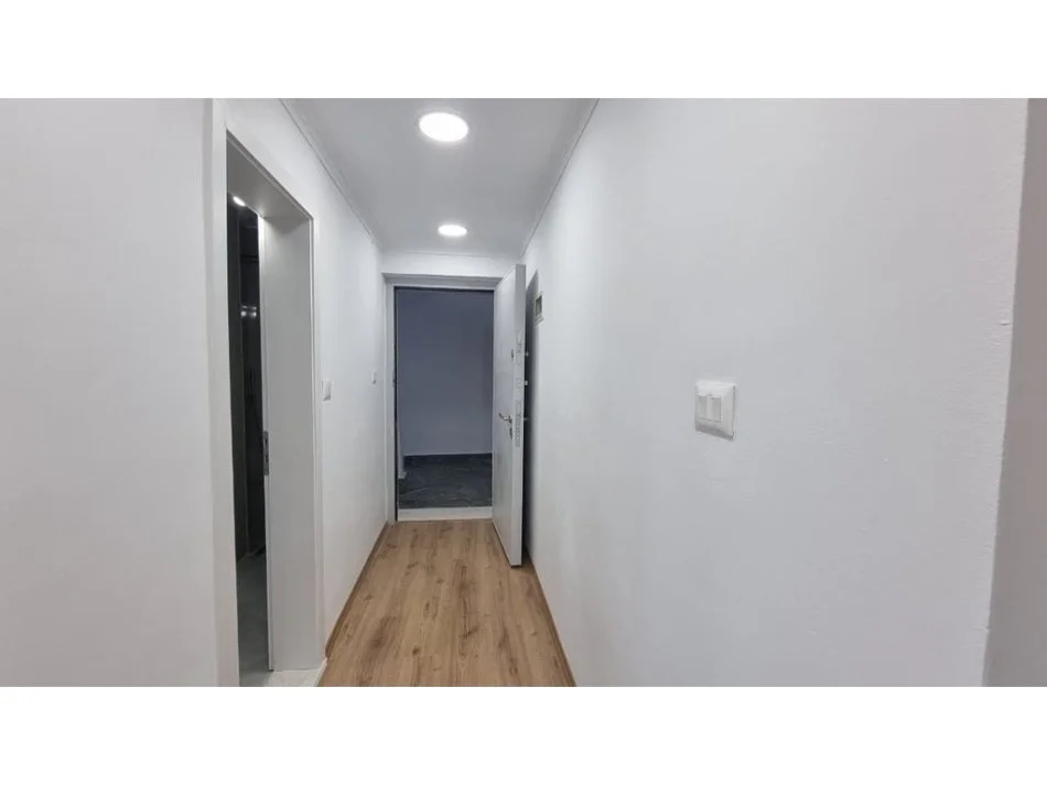 Tirane, shitet apartament 2+1+Ballkon Kati 6, 72 m² 162.000 € (Stadiumi Dinamo)