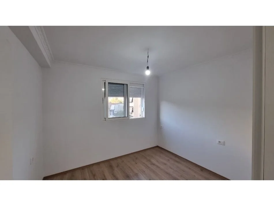 Tirane, shitet apartament 2+1+Ballkon Kati 6, 72 m² 162.000 € (Stadiumi Dinamo)