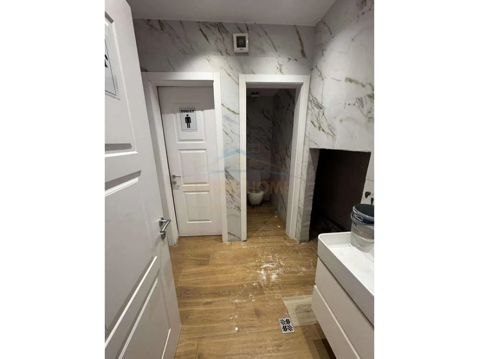 Tirane, jepet me qera ambjent biznesi Kati 0, 1.500 € 