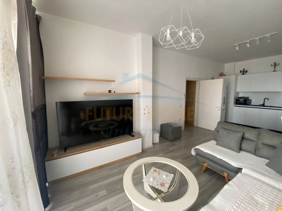 Tirane, jepet me qera apartament 1+1 Kati 1, 108 m² 420 € (Rruga e Dajtit)