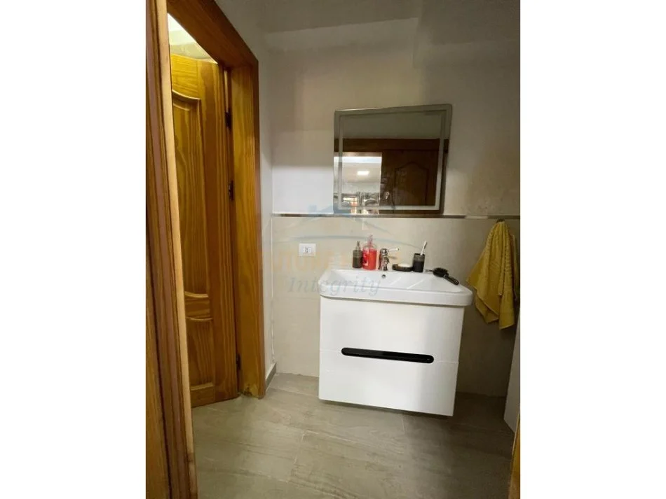 Tirane, jepet me qera apartament 2+1 Kati 1, 75 m² 500 € (RRUGA VLLAZEN HUTA)