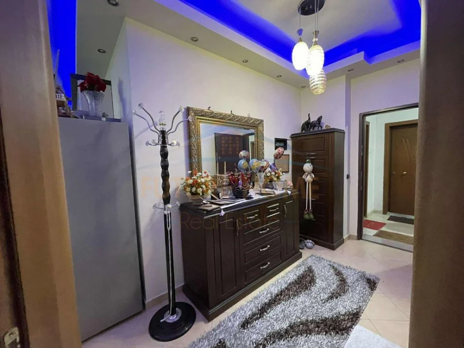 Tirane, jepet me qera apartament 2+1+Ballkon Kati 5, 81 m² 550 € (Yzberisht)  UNA58130