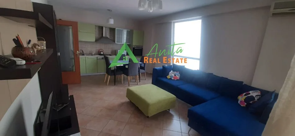 Tirane, jepet me qera apartament 2+1+Ballkon Kati 3, 115 m² 650 € (Komuna e Parisit)