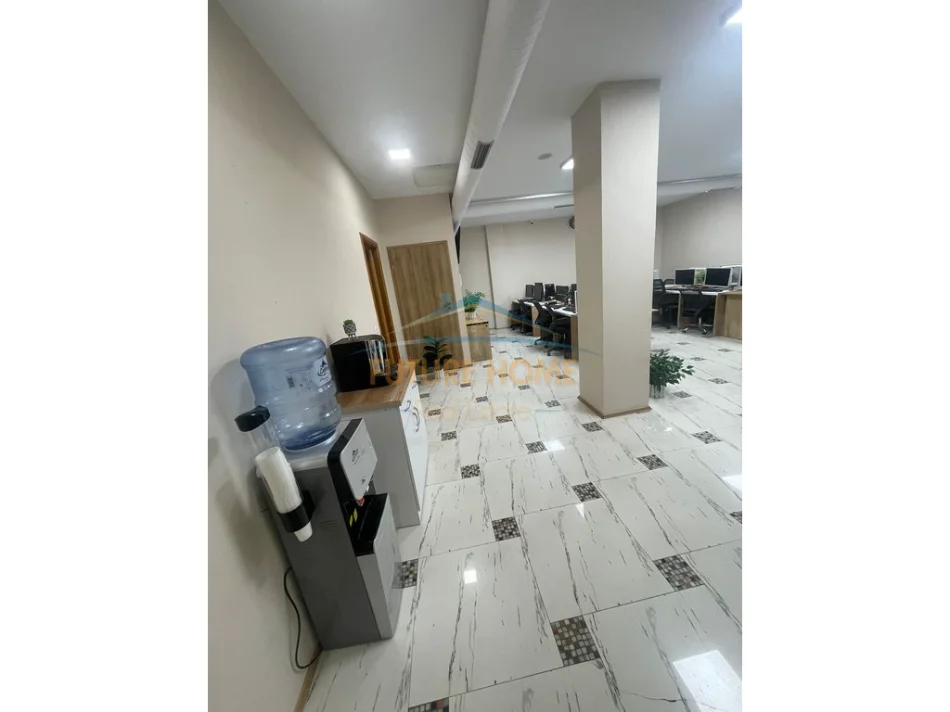 Tirane, jepet me qera ambjent biznesi Kati 1, 175 m² 2.500 € (STADIUMI AIR ALBANIA)