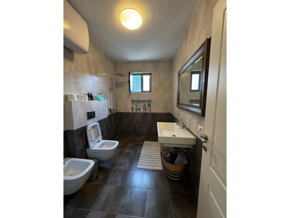 Tirane, shitet apartament 2+1 Kati 3, 160 m² 650.000 € (Stadiumi Air Albania)