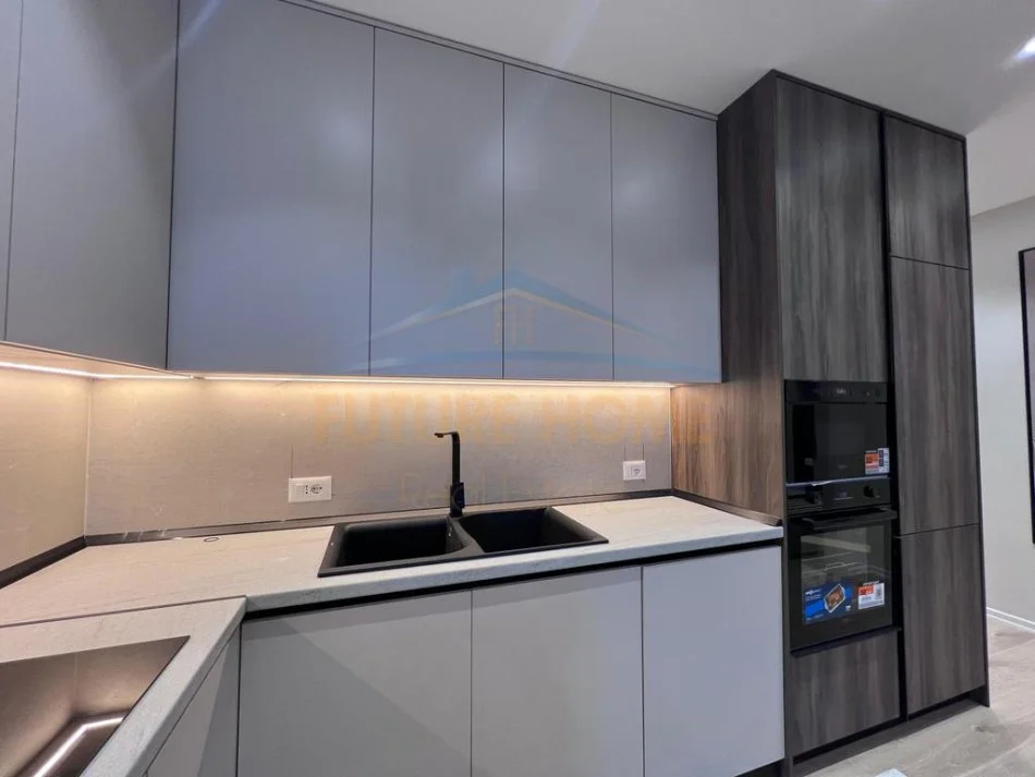 Tirane, shitet apartament 2+1+Ballkon Kati 4, 81 m² 237.000 € (21 Dhjetori)