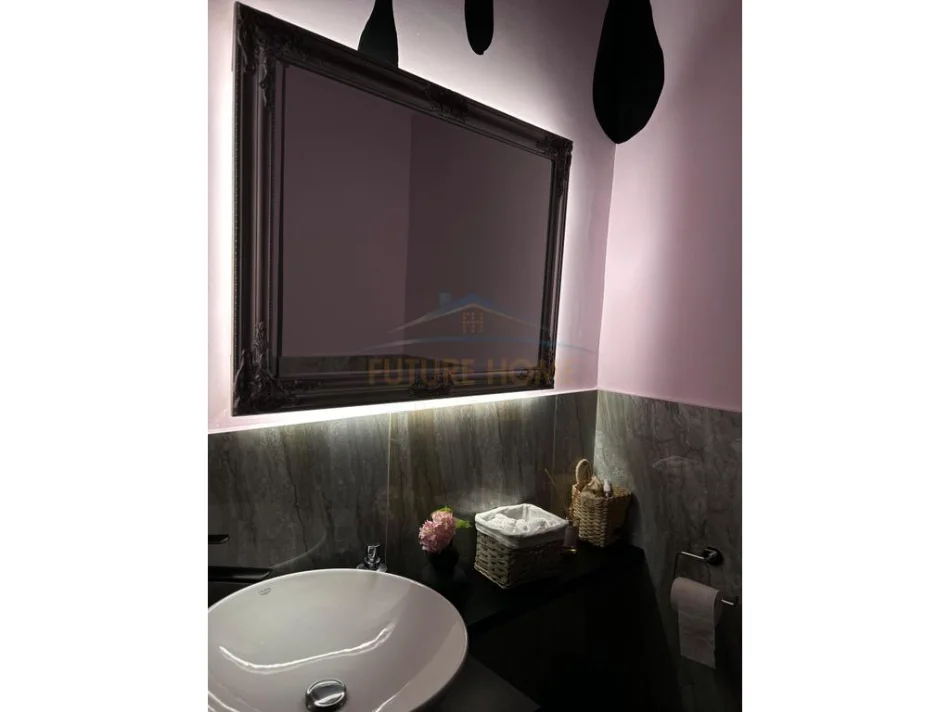 Tirane, shitet Kati 0, 88 m² 65.000 € (Komuna e Parisit)