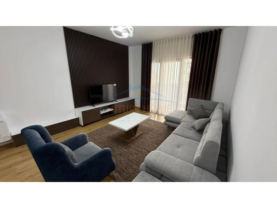 Tirane, jepet me qera apartament 2+1+Ballkon Kati 6, 113 m² 650 € (Green City Residence)