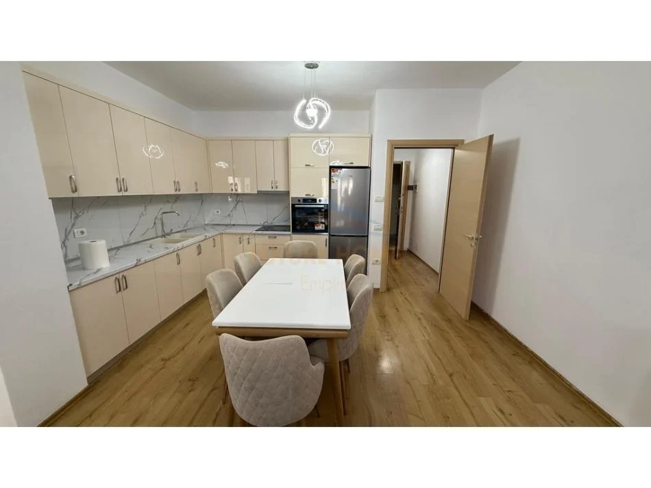 Tirane, jepet me qera apartament 2+1+Ballkon Kati 6, 113 m² 650 € (Green City Residence)