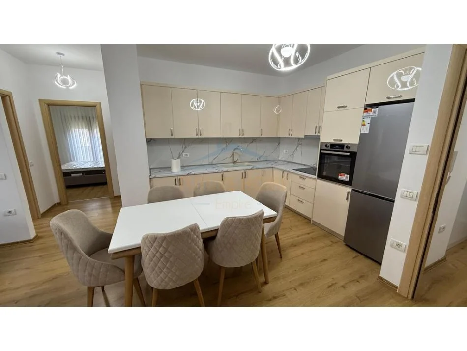 Tirane, jepet me qera apartament 2+1+Ballkon Kati 6, 113 m² 650 € (Green City Residence)