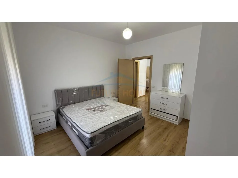 Tirane, jepet me qera apartament 2+1+Ballkon Kati 6, 113 m² 650 € (Green City Residence)