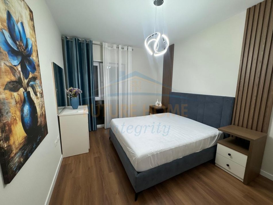 Tirane, jepet me qera apartament 2+1 Kati 3, 91 m² 850 € Pazari i Ri