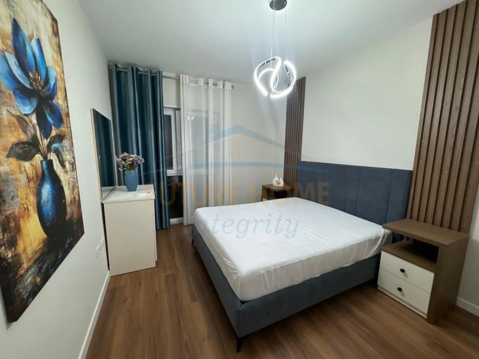 Tirane, jepet me qera apartament 2+1+Ballkon Kati 3, 91 m² 850 € (Shkolla e Kuqe, Pazari i Ri)