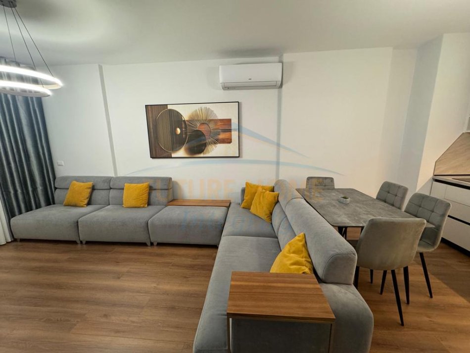 Tirane, jepet me qera apartament 2+1 Kati 3, 91 m² 850 € Pazari i Ri