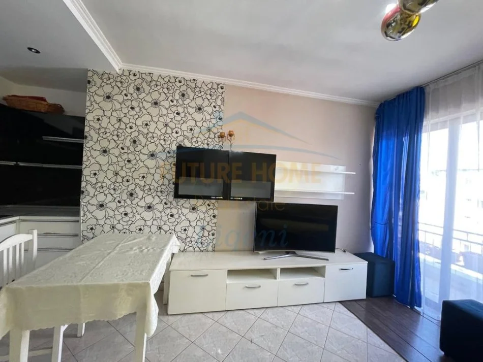 Tirane, shitet apartament 1+1 Kati 9, 