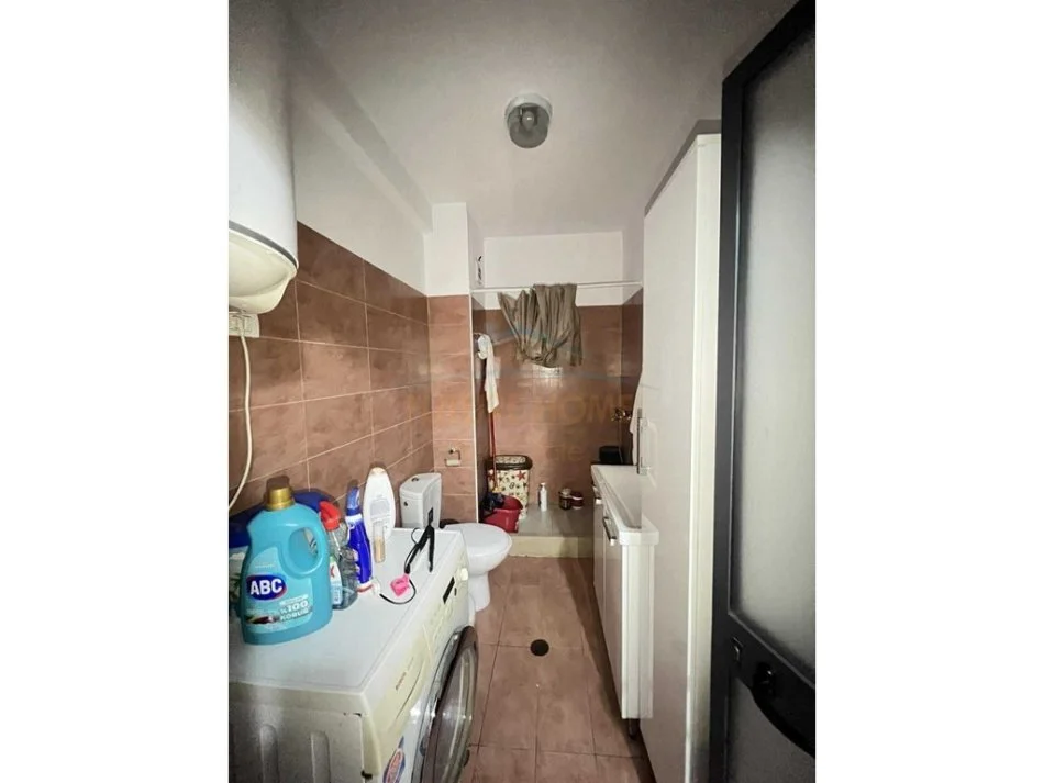 Tirane, jepet me qera apartament 2+1 Kati 4, 76 m² 450 € (PRANE RRETHIT TE YZBERISHTIT)