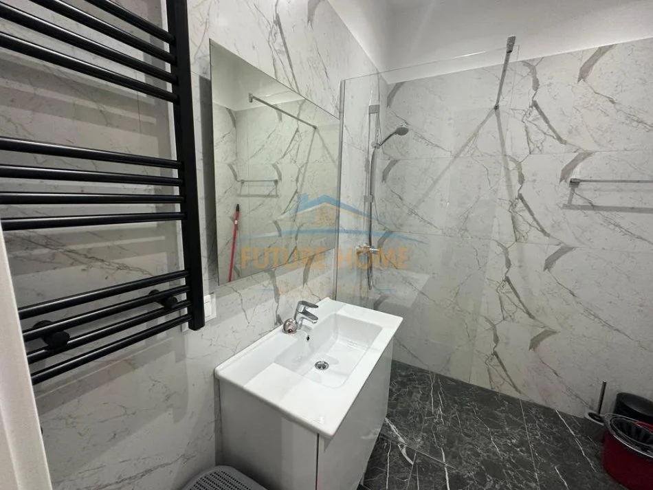 Tirane, jepet me qera apartament 1+1+Ballkon Kati 4, 76 m² 1.000 € (Kompleksi Delijorgji)