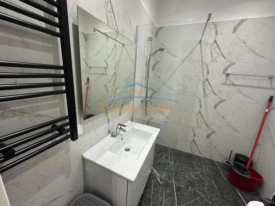 Tirane, jepet me qera apartament 1+1+Ballkon Kati 4, 76 m² 1.000 € (Kompleksi Delijorgji)