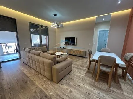 Tirane, jepet me qera apartament 1+1+Ballkon Kati 4, 1.000 € 