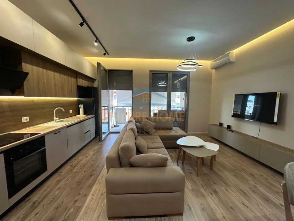 Tirane, jepet me qera apartament 1+1+Ballkon Kati 4, 76 m² 1.000 € (Kompleksi Delijorgji)