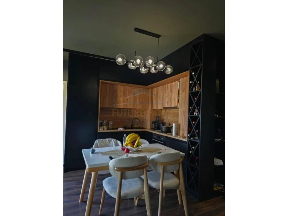 Shitet, Apartament 2+1+Verandë+Garderobë, Ish Tregu Elektrik, 450.000 €