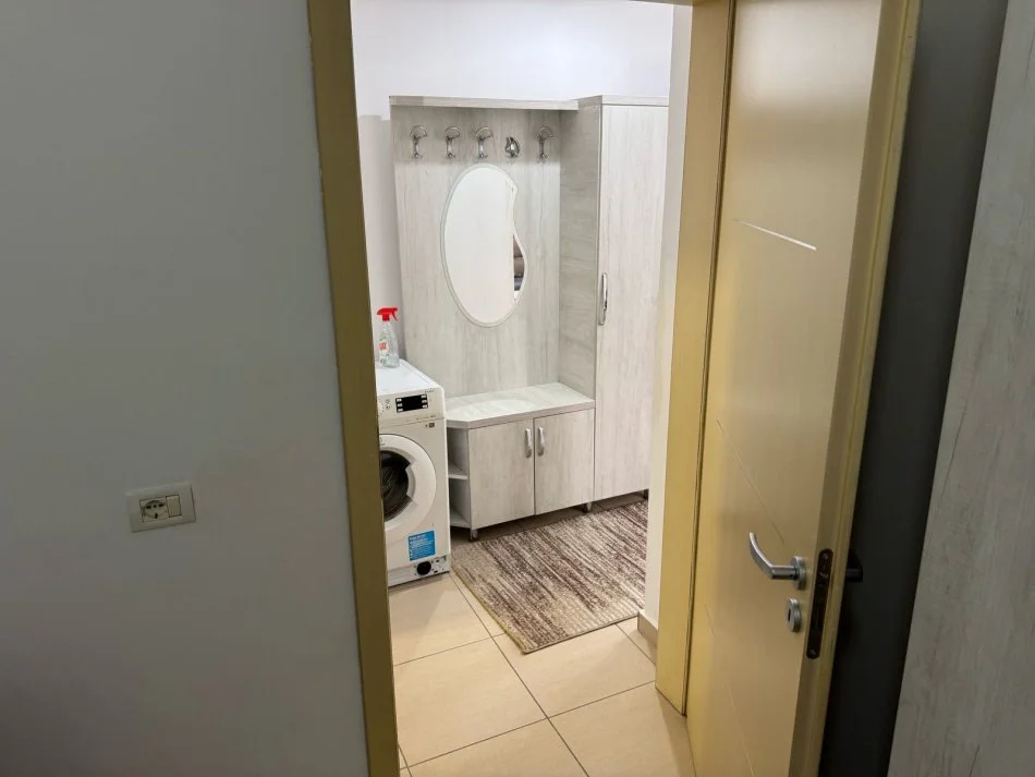 Tirane, jepet me qera apartament 1+1 Kati 1, 75 m² 500 € (5 Maj)