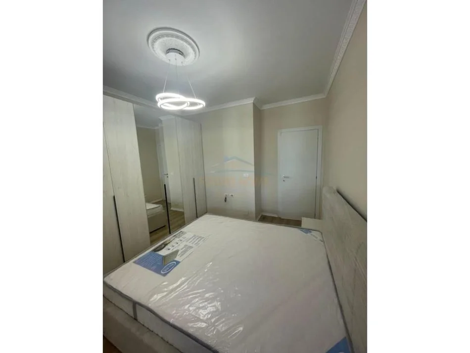 Tirane, jepet me qera apartament 1+1+Ballkon Kati 6, 69 m² 700 € (Stacioni i Trenit)