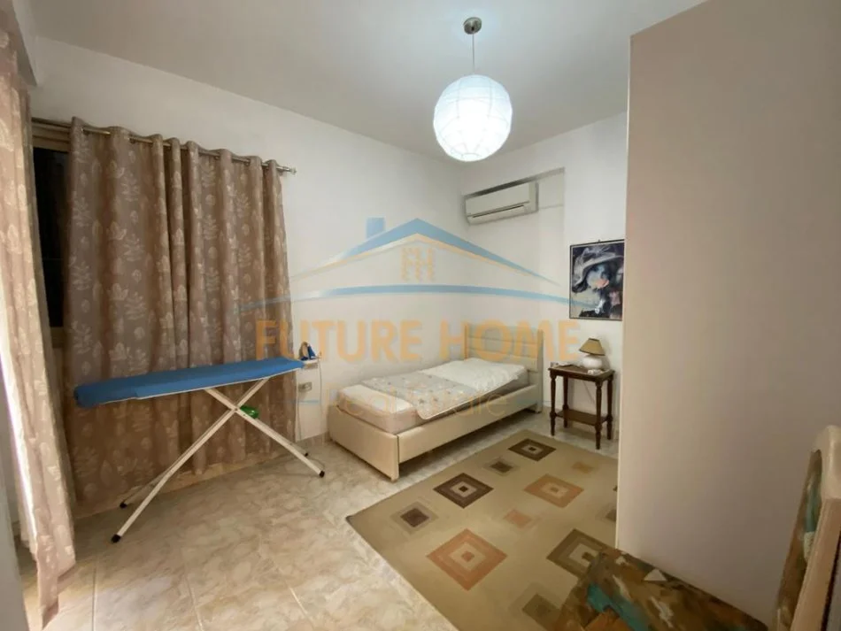 Tirane, jepet me qera apartament 3+1+Ballkon Kati 3, 140 m² 750 € (PRANE BLLOKUT TE AMBASADAVE)