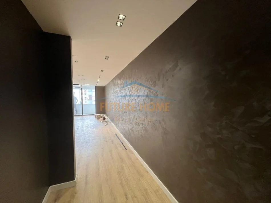 Tirane, shitet apartament 3+1+Ballkon Kati 4, 200.000 € 