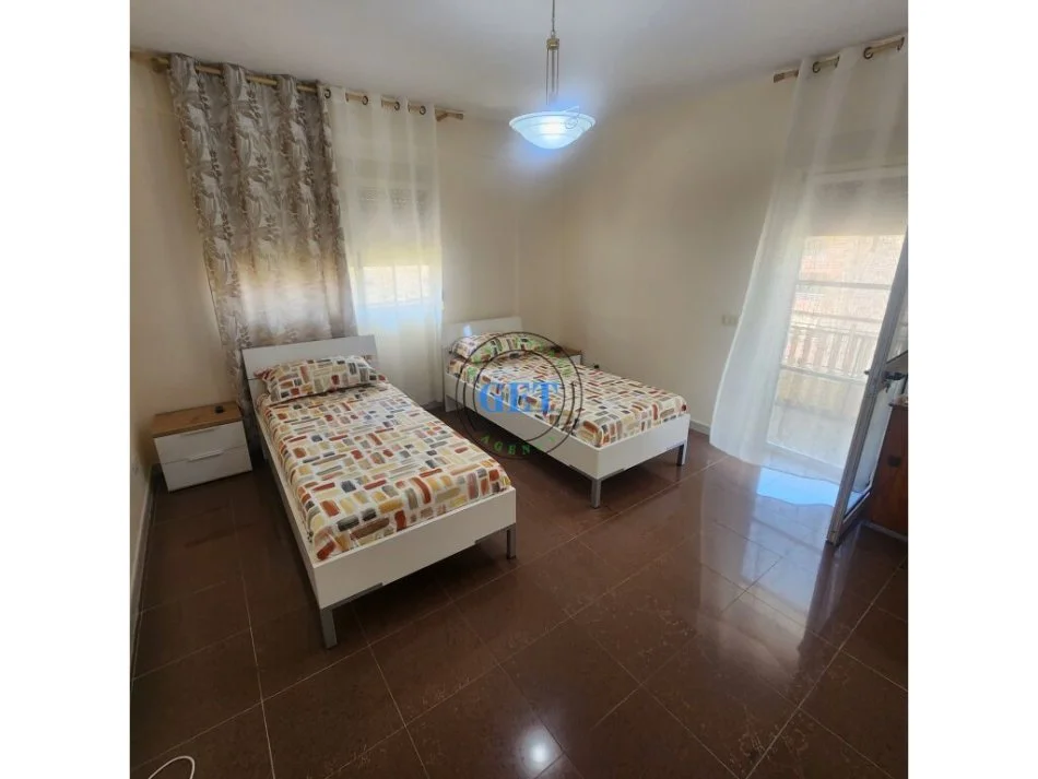 Durres, jepet me qera apartament 3+1 Kati 4, 165 m² 800 € (Vollga)