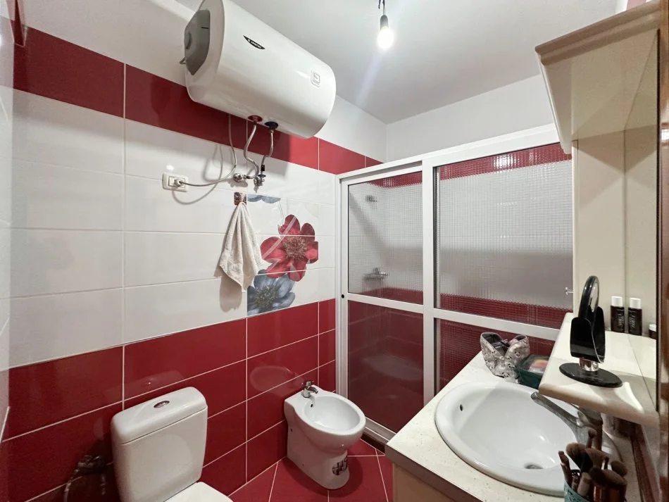 Tirane, shitet apartament 2+1 Kati 6, 100 m² 200.000 € (Mbikalimi i Komunes)